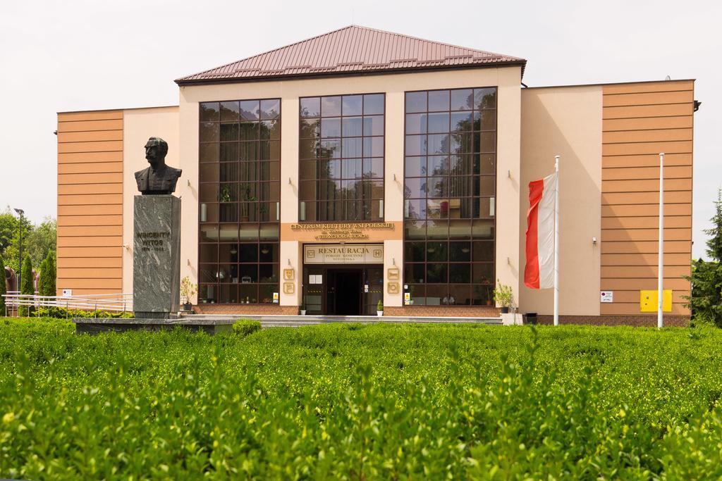 Pokoje Goscinne W Centrum Kultury Wsi Polskiej Wierzchoslawice Eksteriør billede